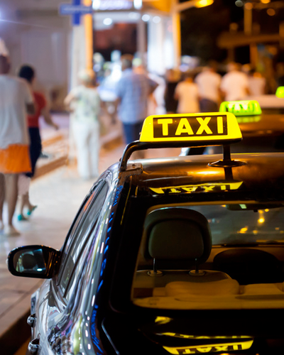 Wij zoeken collega's! Vacature taxichauffeur. Start direct een afwisselende leuke baan.